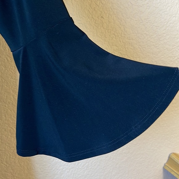 Tommy Hilfiger Bell Sleeve Keyhole Black Dress Sz 6 - Picture 5 of 5